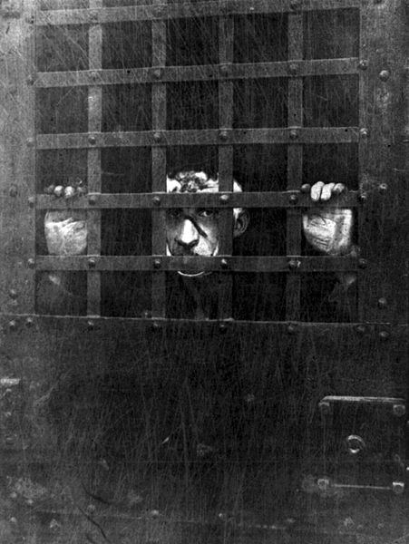 Czolgosz behind bars